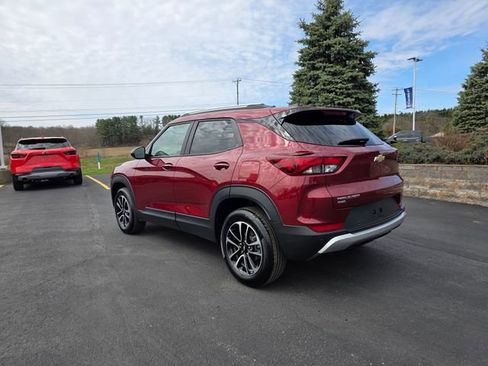 Used 2024 Chevrolet TrailBlazer LT w/ LT Cold Weather Package image 2