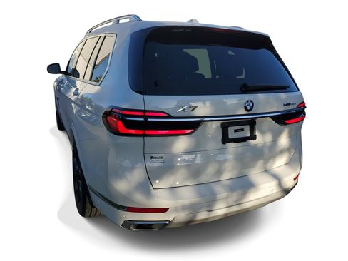 Used 2025 BMW X7 xDrive40i w/ Executive Package AWD/4WD image 3