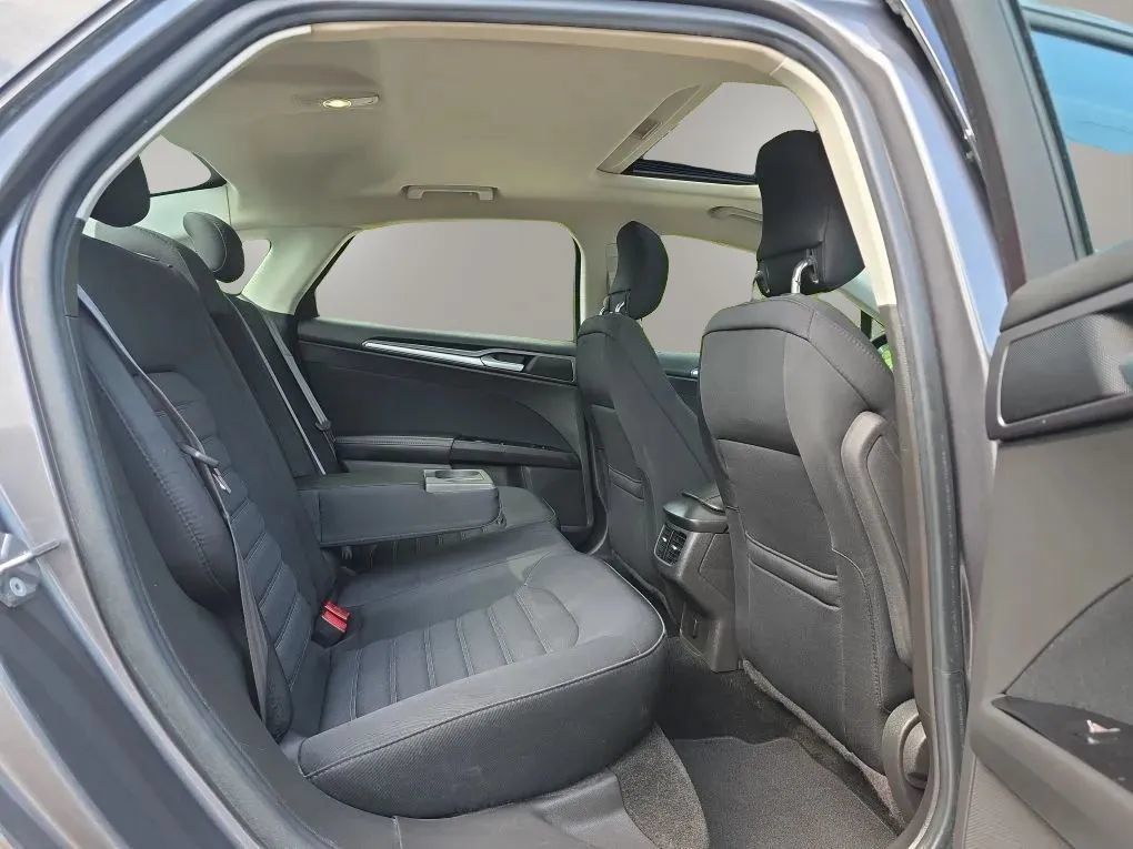 Used 2014 Ford Fusion SE FWD image 40