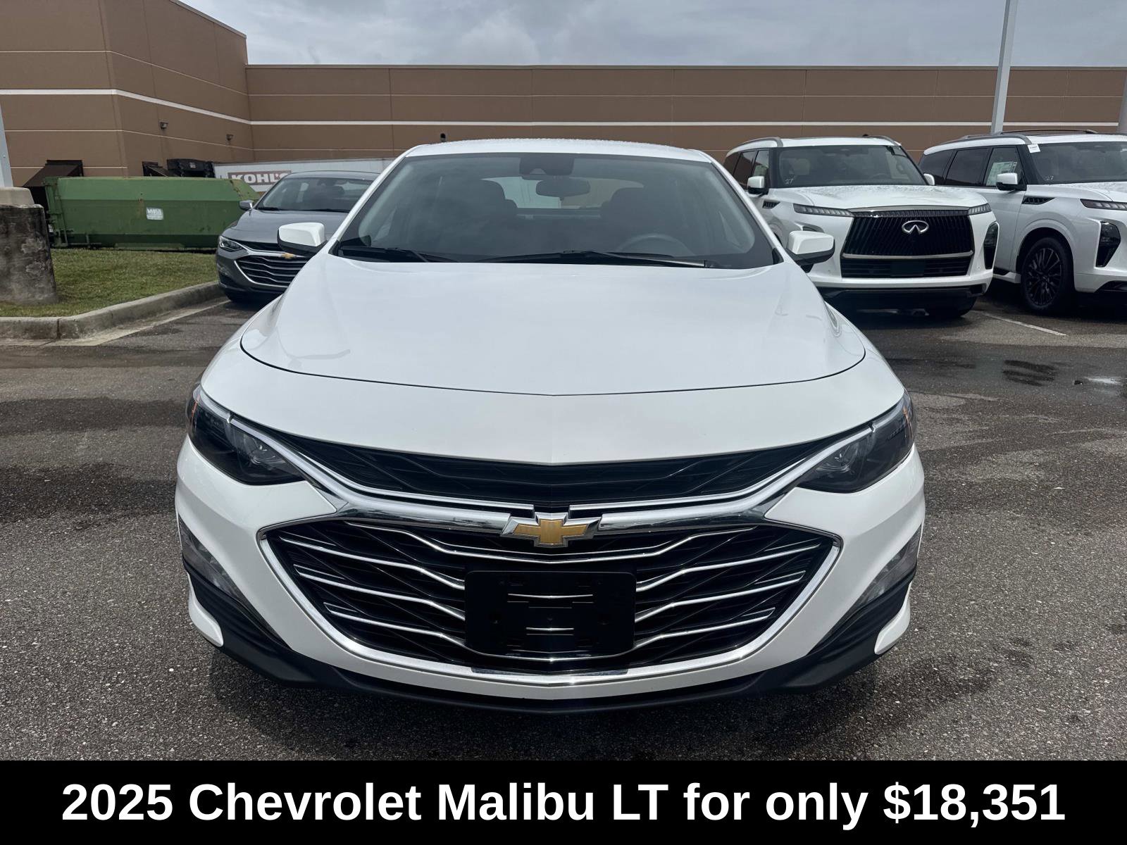 Used 2025 Chevrolet Malibu LT FWD image 2