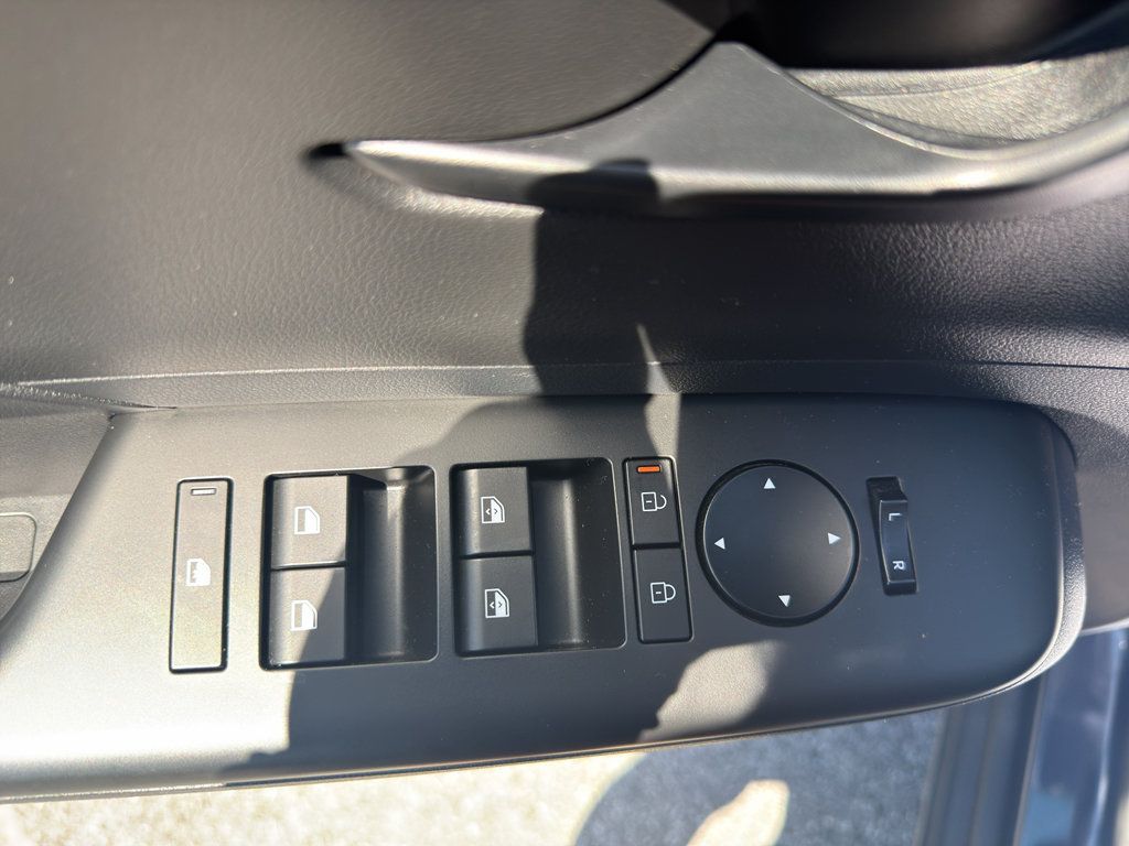 Certified 2024 Hyundai Kona SEL w/ Convenience Package AWD/4WD image 12