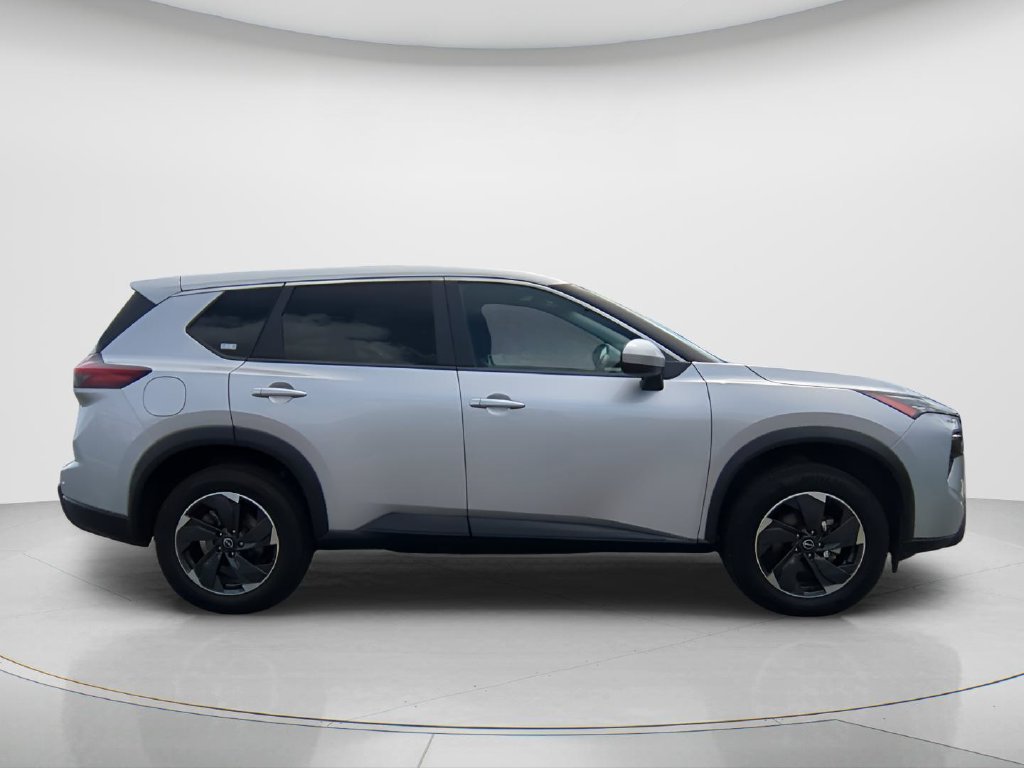 Used 2025 Nissan Rogue SV FWD image 4