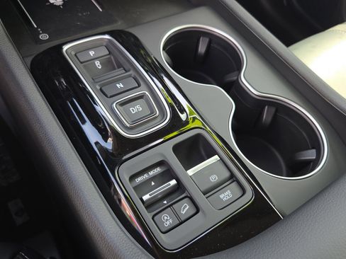 New 2025 Honda Pilot Touring image 17