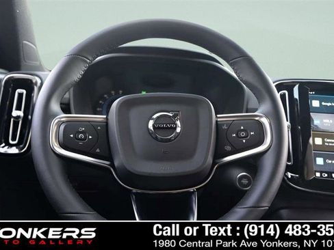 Used 2023 Volvo XC40 B5 Ultimate w/ Protection Package Premier image 23