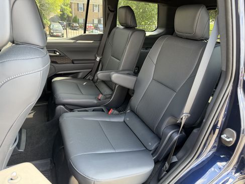 Used 2026 Lexus GX 550 w/ Accessory Package (2T) AWD/4WD image 31