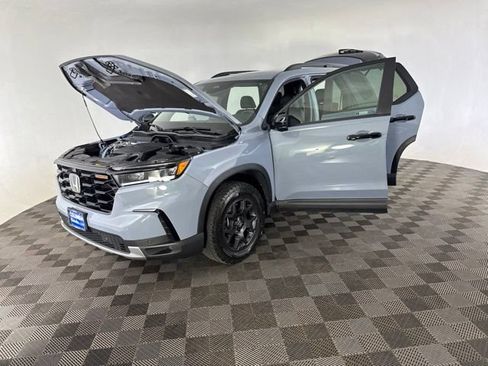 Certified 2024 Honda Pilot TrailSport image 13