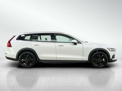 Used 2025 Volvo V60 B5 Cross Country Plus AWD/4WD image 6