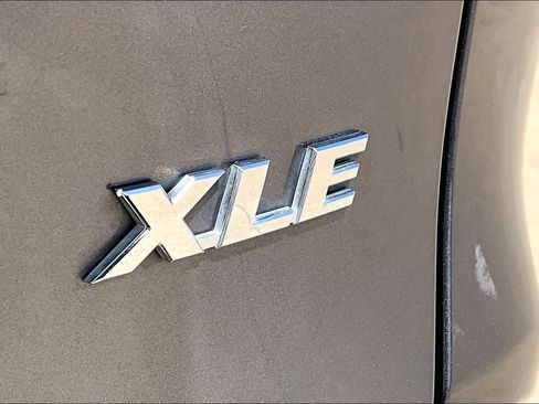 Used 2021 Toyota RAV4 XLE FWD image 10