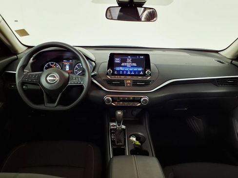 Used 2025 Nissan Altima 2.5 S FWD image 14