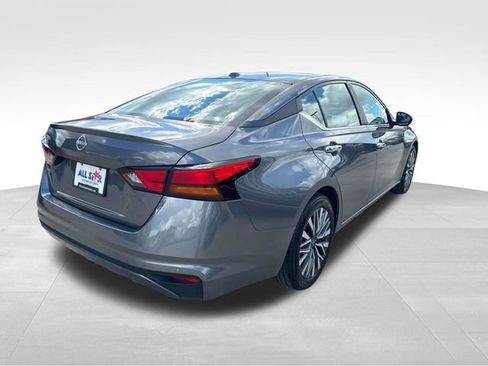 Used 2025 Nissan Altima 2.5 SV image 10