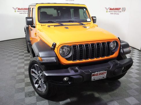 Used 2025 Jeep Wrangler Unlimited Sport S 4xe w/ Convenience Group AWD/4WD image 13