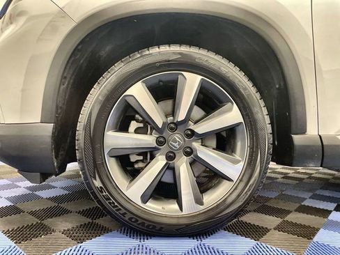 Certified 2025 Honda Pilot Touring image 10