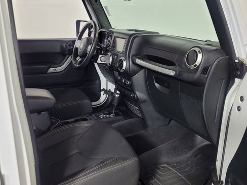 Used 2018 Jeep Wrangler Unlimited Sahara image 28