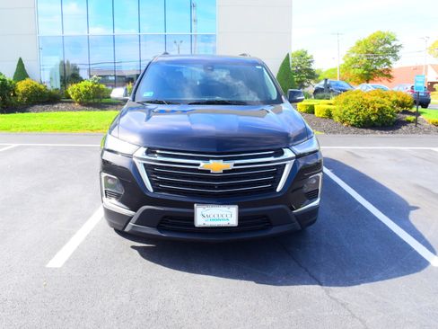 Used 2023 Chevrolet Traverse LT w/ Rear Camera Mirror Package image 6