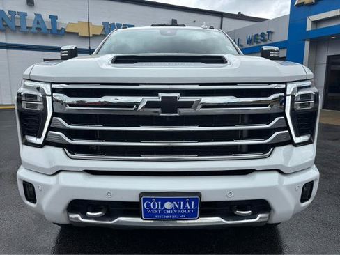 Used 2025 Chevrolet Silverado 2500 High Country w/ High Country Premium Package AWD/4WD image 15