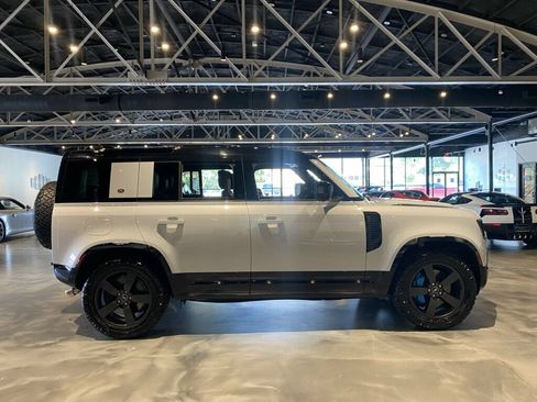 Used 2022 Land Rover Defender 110 V8 AWD/4WD image 6