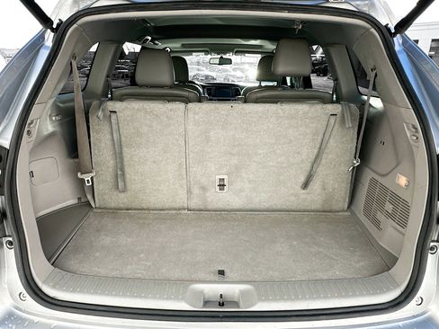 Used 2016 Toyota Highlander XLE image 29