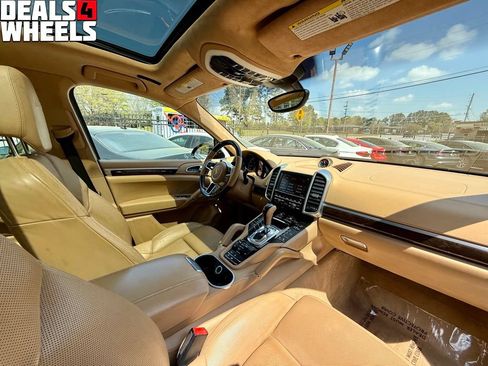 Used 2016 Porsche Cayenne GTS AWD/4WD image 32
