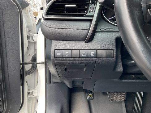 Used 2019 Toyota Camry SE FWD image 16