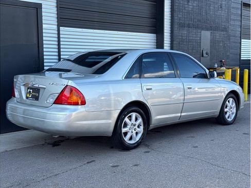 Used 2002 Toyota Avalon XLS image 10