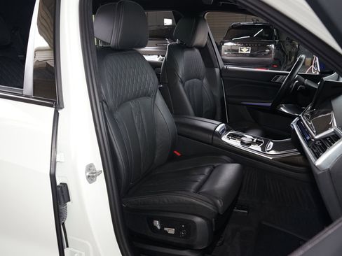 Used 2024 BMW X7 M60i AWD/4WD image 10