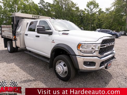 Used 2024 RAM 5500 Tradesman w/ Chrome Appearance Group AWD/4WD image 7
