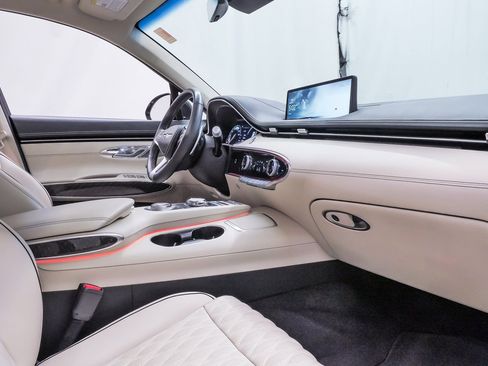 Certified 2023 Genesis GV70 3.5T Sport w/ Sport Prestige Package image 13