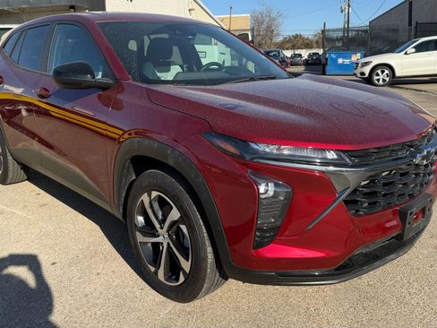 Used 2025 Chevrolet Trax RS w/ Driver Confidence Package image 7