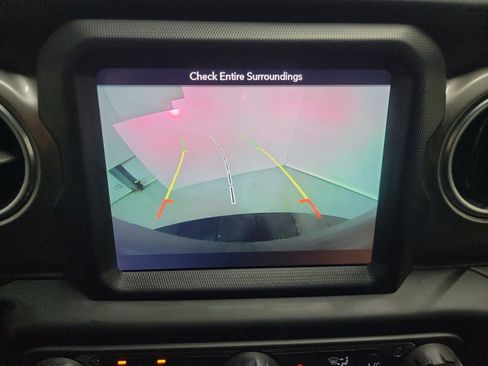 Used 2018 Jeep Wrangler Unlimited Sahara image 23