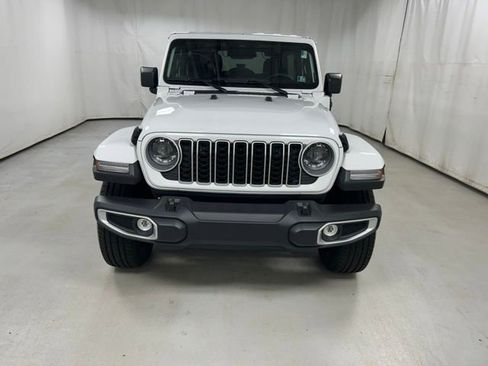 Used 2025 Jeep Wrangler Unlimited Sahara image 4