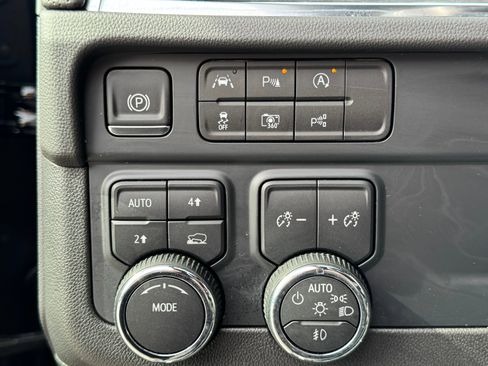 Used 2025 Chevrolet Tahoe Premier image 29