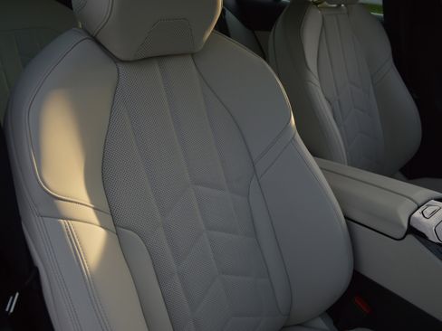 Used 2025 BMW 530i xDrive 530i xDrive w/ Premium Package image 37