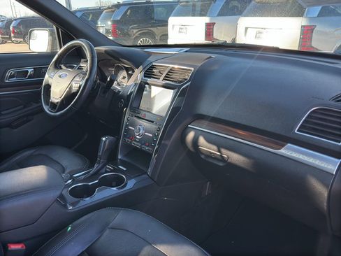 Used 2017 Ford Explorer Limited image 32