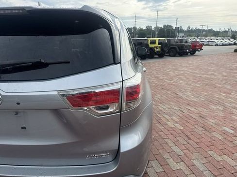 Used 2014 Toyota Highlander Limited FWD image 11