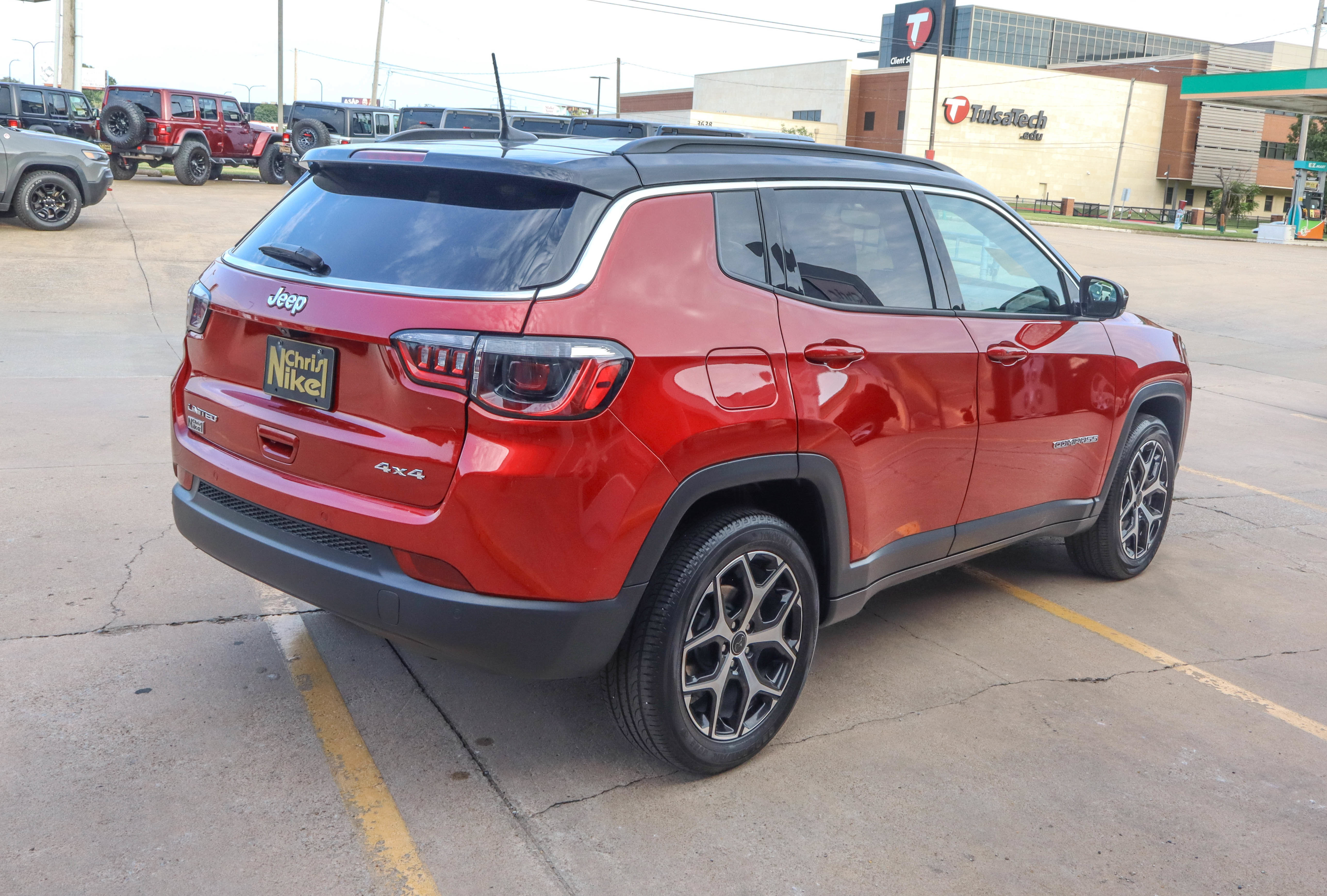 Used 2025 Jeep Compass Limited AWD/4WD image 5