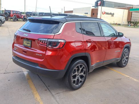 Used 2025 Jeep Compass Limited AWD/4WD image 5