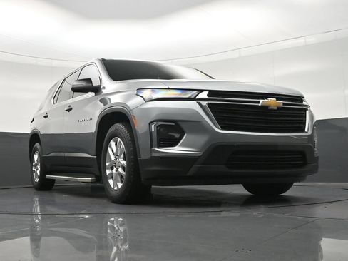 Used 2023 Chevrolet Traverse LS FWD image 30