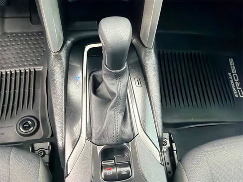 Used 2024 Toyota Corolla Cross LE image 29