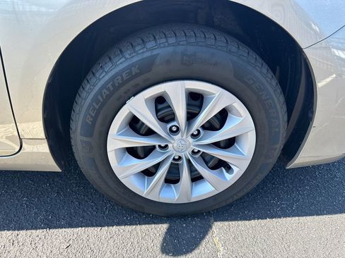 Used 2016 Toyota Camry LE image 13