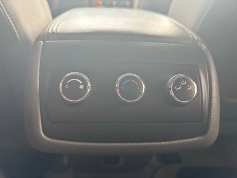 Used 2015 Chevrolet Traverse LT w/ Style and Technology Package image 18