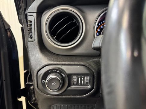 Used 2022 Jeep Wrangler Unlimited Sport AWD/4WD image 32