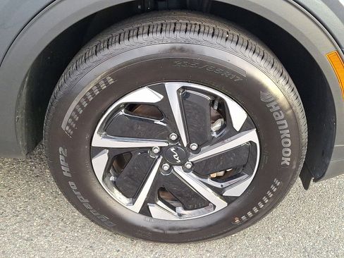 Used 2023 Kia Sportage LX image 8