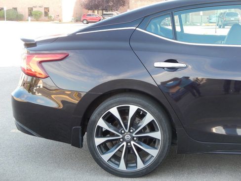 Used 2016 Nissan Maxima SR image 23