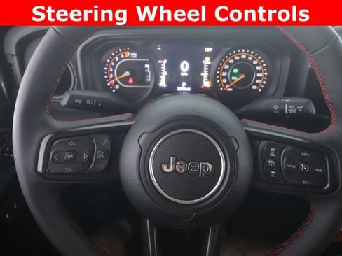 Used 2024 Jeep Gladiator Rubicon w/ Technology Group AWD/4WD image 19