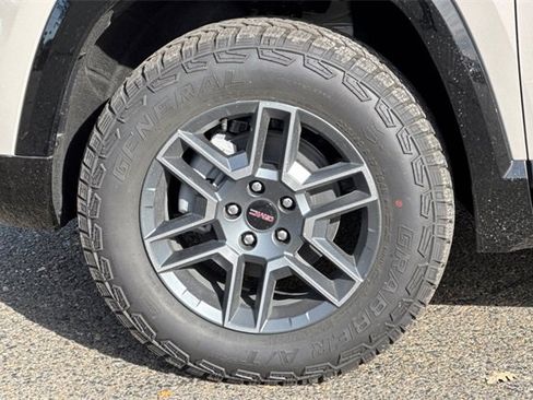 New 2026 GMC Terrain AT4 w/ LPO, Floor Liner Package image 32