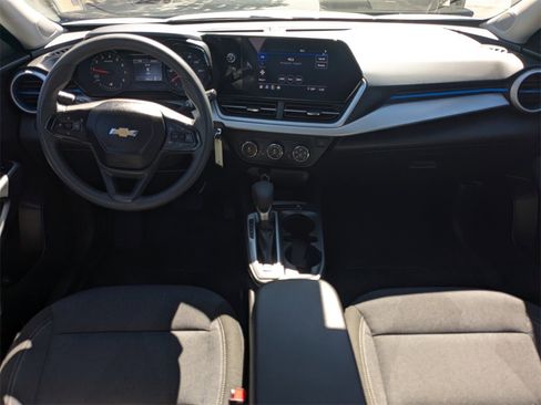 Used 2025 Chevrolet Trax LS w/ LS Convenience Package image 12