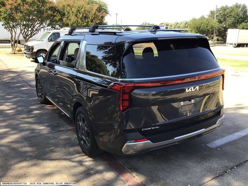Used 2025 Kia Carnival SX FWD image 4