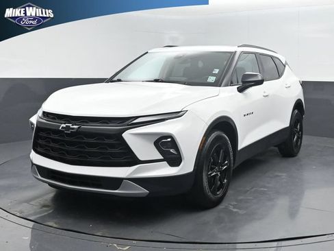 Used 2024 Chevrolet Blazer LT w/ Convenience Package FWD image 3
