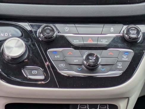 Used 2023 Chrysler Voyager LX image 20