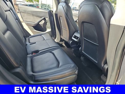 Used 2022 Tesla Model Y Long Range image 11